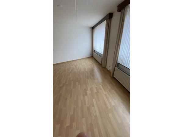 30 m2 laminaat met plinten