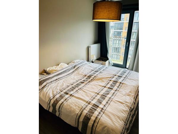 Twee persoons bed, 2 losse delen incl matrassen