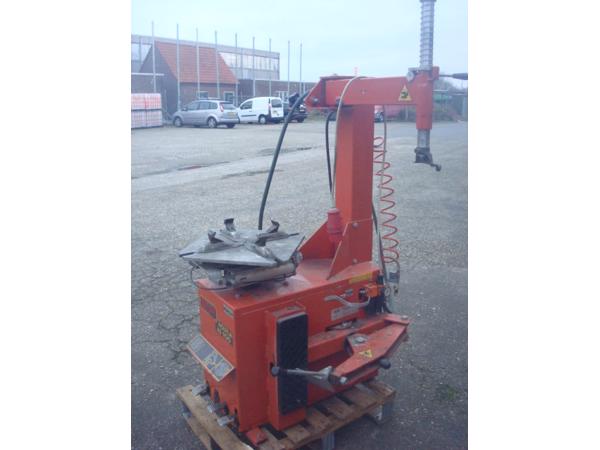 Banden De Montage Apparaat MF Aquila AS 900 380V Rood