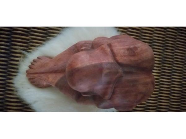 De denker... Houten beeld