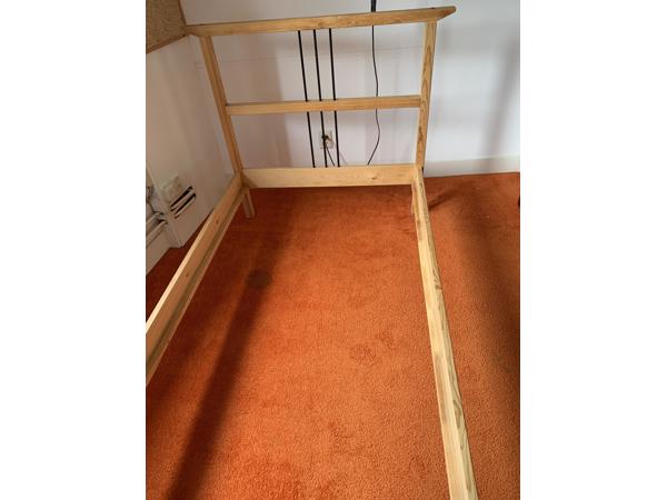 diep Absoluut Ongepast 1 persoons bed Ikea, in goede staat, inclusief matras in Amersfoort - Huis  en Inrichting, Slaapkamer - Markanda