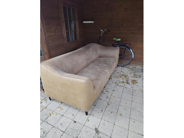 3-zits bank in hypoallergeen (nep)suede cognac kleur