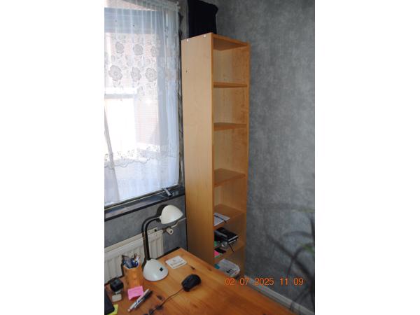 Mooie hoge en slanke boekenkast