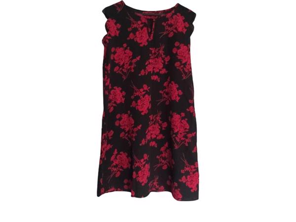 Luchtige zomerjurk zwart rood L