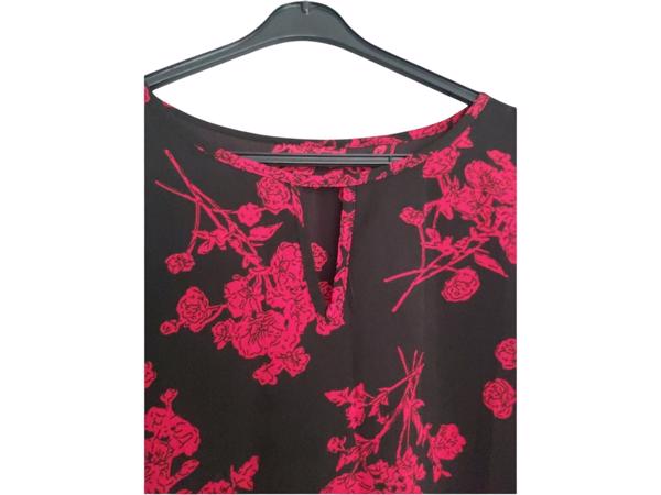 Luchtige zomerjurk zwart rood L