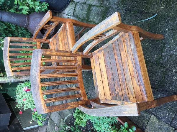 3 houten stoelen