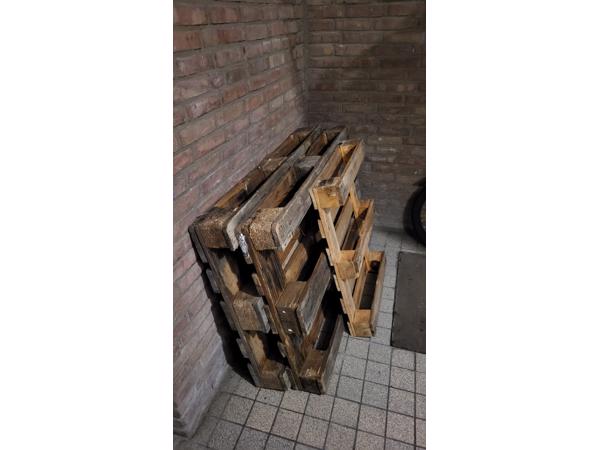 Pallets 2 'groot' en 1 'klein'