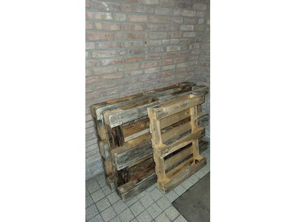 Pallets 2 'groot' en 1 'klein'