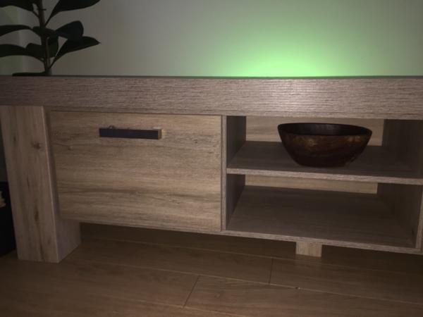 Mooi tv meubel 182cm breed, 57cm hoog en 50cm diep