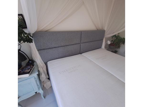 Boxspring 220 x 180 cm met hoofdbord en matrassen
