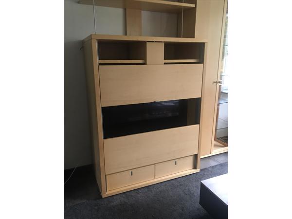 Ruime Tv kast, ahorn