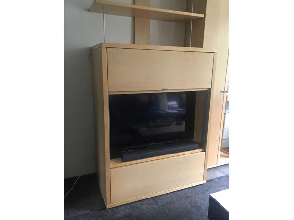 Ruime Tv kast, ahorn