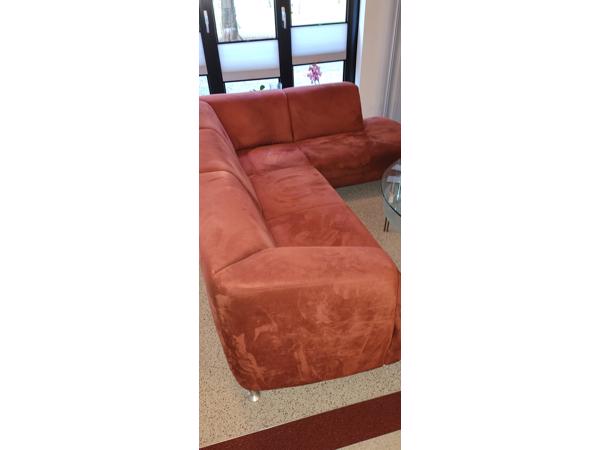 Rode hoek bank met lounge gedeelte