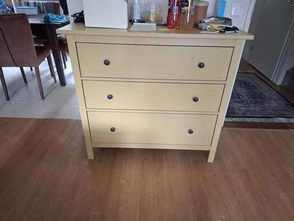 Gele Ladenkast met 3 laden merk Ikea