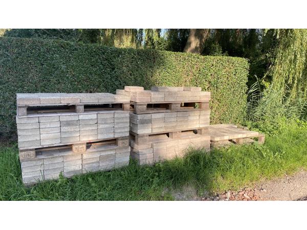 Terrastegels 20x20 cm. Pasblok 20x20 cm.