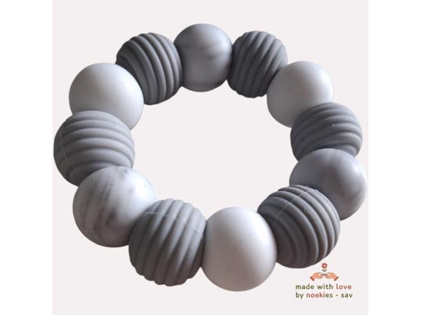 Noekies Handgemaakte Bijtring grijs wit - Nieuw!