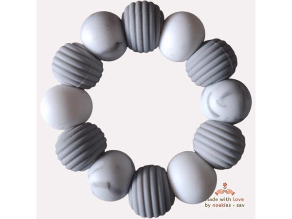 Noekies Handgemaakte Bijtring grijs wit - Nieuw!