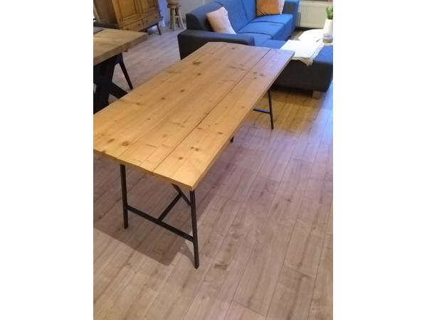 Zelfbouw steigerhouten tafel/Ikea poten