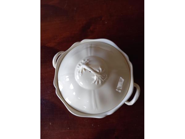 Wedgwood Queens Plain 2 dekschalen met deksel