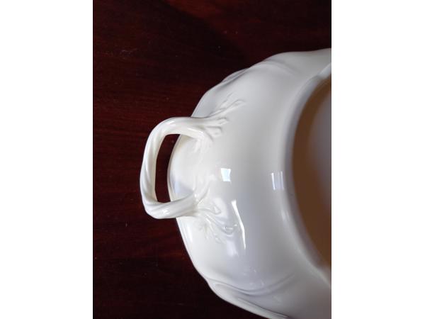 Wedgwood Queens Plain 2 dekschalen met deksel