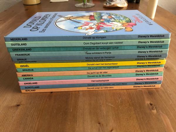 Disney wereldclub boeken 5 delen + Disney boekenclub