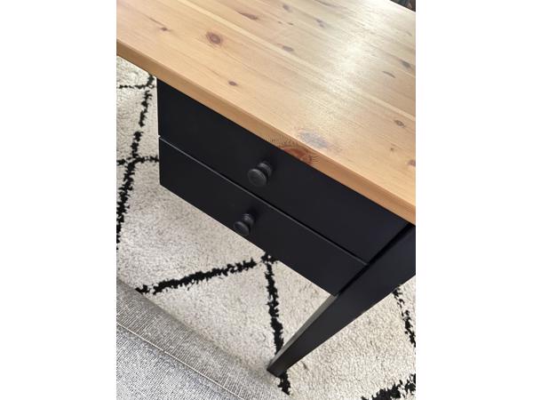 Bureau met laden 140x70cm goede staat