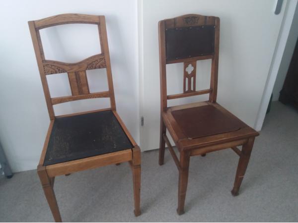 houten stoelen. 2 stuks