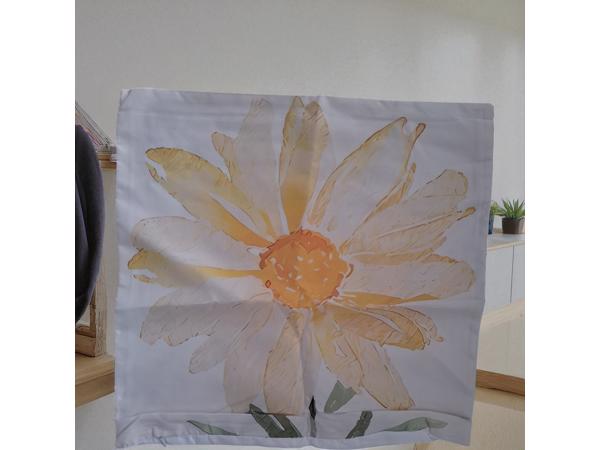 Set van 4 kussenhoezen mosterdgeel bloem en tekst 40x40cm