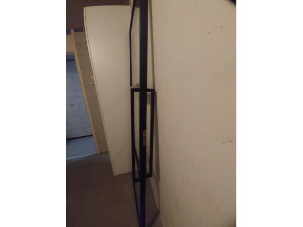 glazen binnendeur in metalen frame