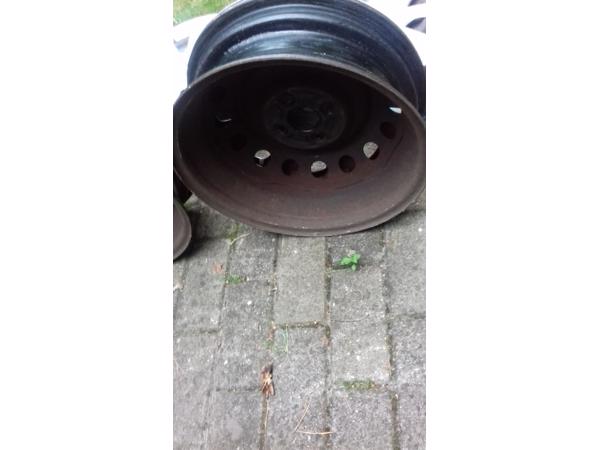 Stalen velgen 4 x plus wieldoppen