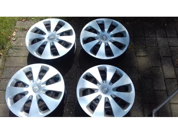 Stalen velgen 4 x plus wieldoppen