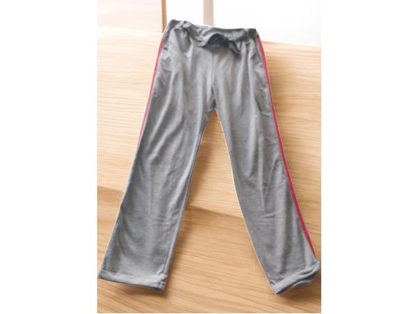 Broek grijs met rode zijstrepen L