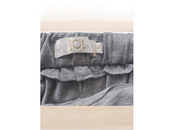 Broek grijs met rode zijstrepen L