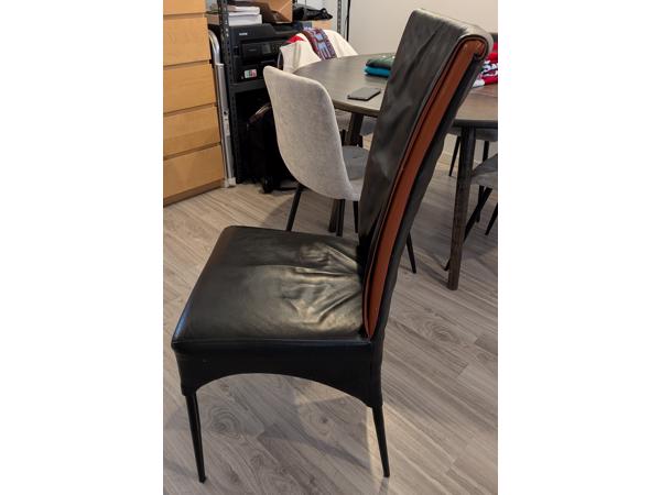 Mooie grote eettafel + 4 stoelen