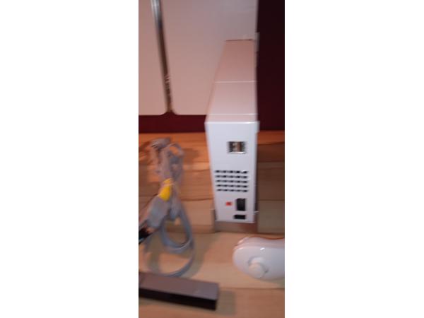 Nintendo Wii console + 2 controllers + 2 nunchuks + 8 games