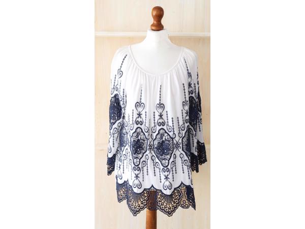 Mooi shirt / blouse, wit/blauw, 1 maat 36,38,40 (nieuw)