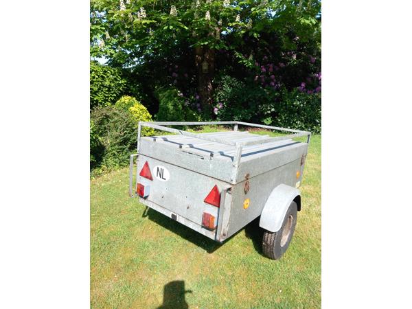 Te koop: Aanhangwagen met deksel afsluitbaar