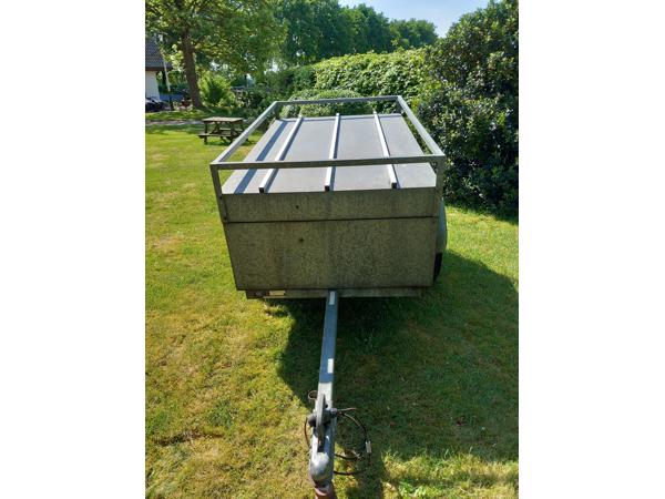 Te koop: Aanhangwagen met deksel afsluitbaar