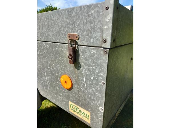 Te koop: Aanhangwagen met deksel afsluitbaar