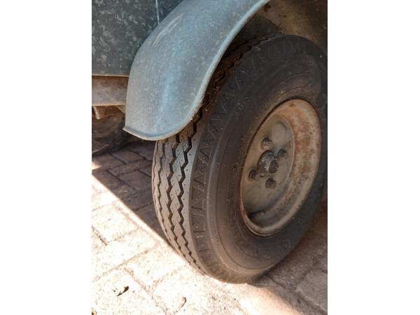 Te koop: Aanhangwagen met deksel afsluitbaar