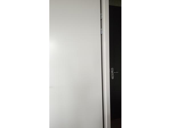 Witte binnen opdekdeur
