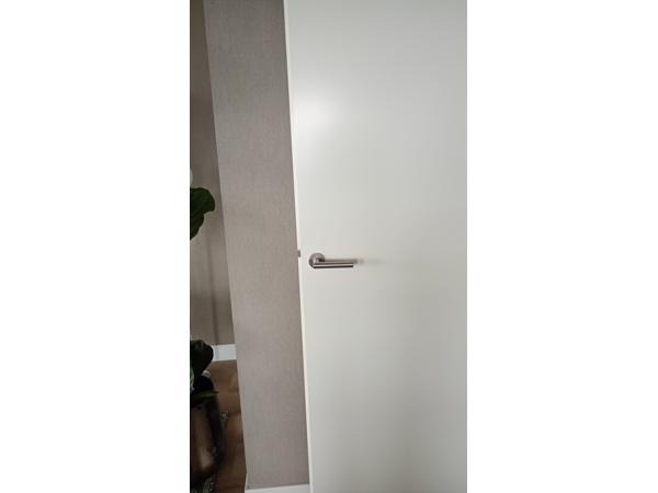 Witte binnen opdekdeur