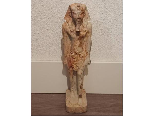 Egyptische Farao  Thoetmosis III Beeldje