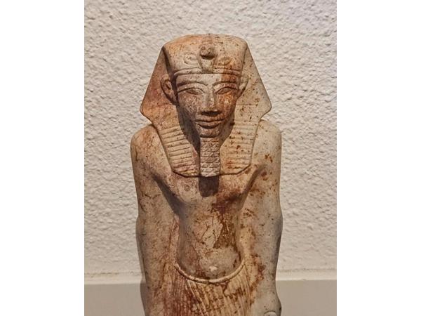 Egyptische Farao  Thoetmosis III Beeldje
