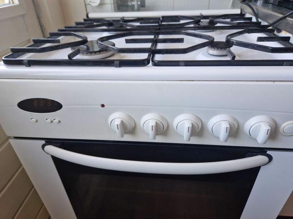 Gratis fornuis Bosch met oven - ophalen op 17, 18 of 19 juli.