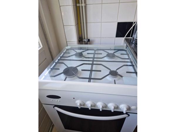Gratis fornuis Bosch met oven - ophalen op 17, 18 of 19 juli.