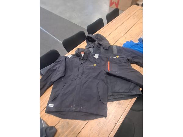 T-shirt- Hoodies, werkjassen-polo`s, werkbroeken