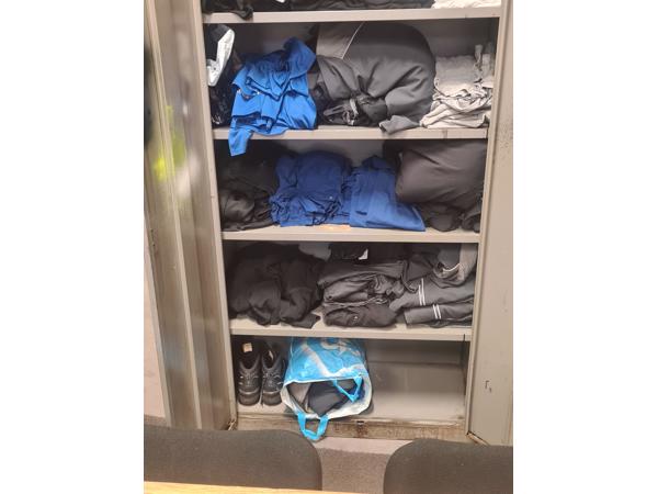 T-shirt- Hoodies, werkjassen-polo`s, werkbroeken