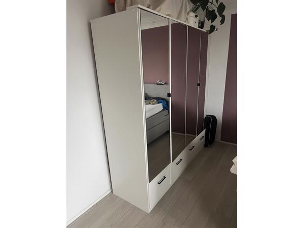 Kledingkast met spiegels