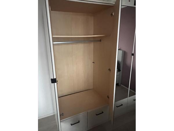 Kledingkast met spiegels